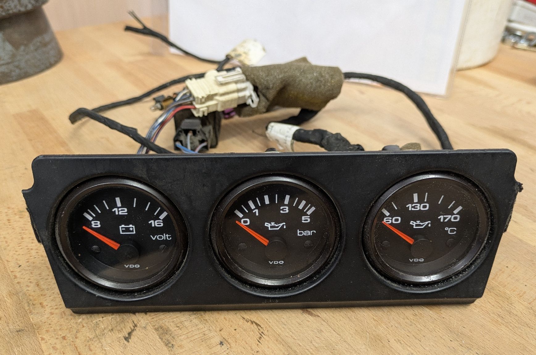 Audi Tutti pezzi di ricambio auto: AUDI 80 90 VDO Manomètres Température batterie  893863159 – Usato da Couvet venduto da nicolas30