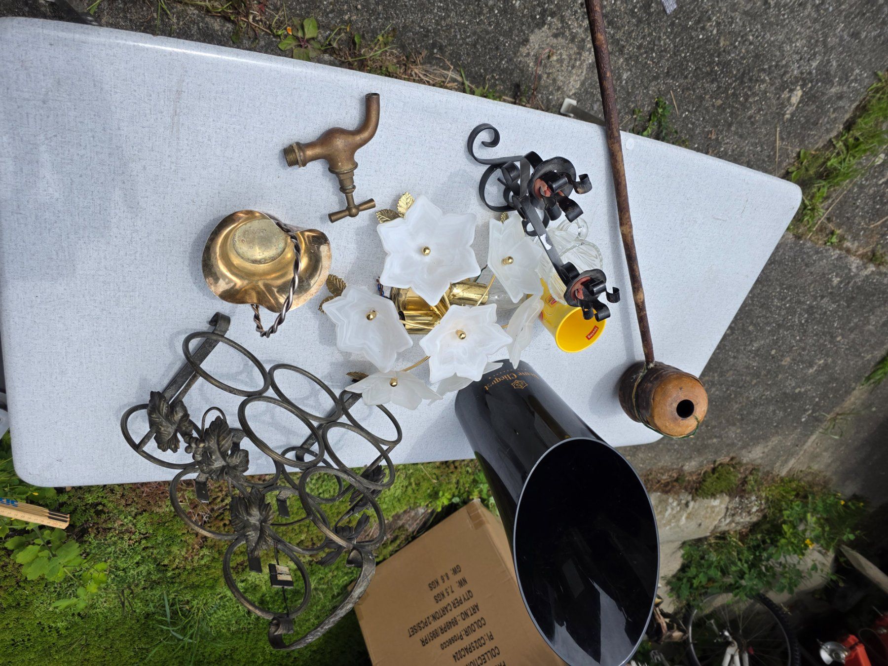 Tutte le decorazioni: Divers objets variés à saisir pour projets créatifs! – Usato da Nyon venduto da elb_qt5b