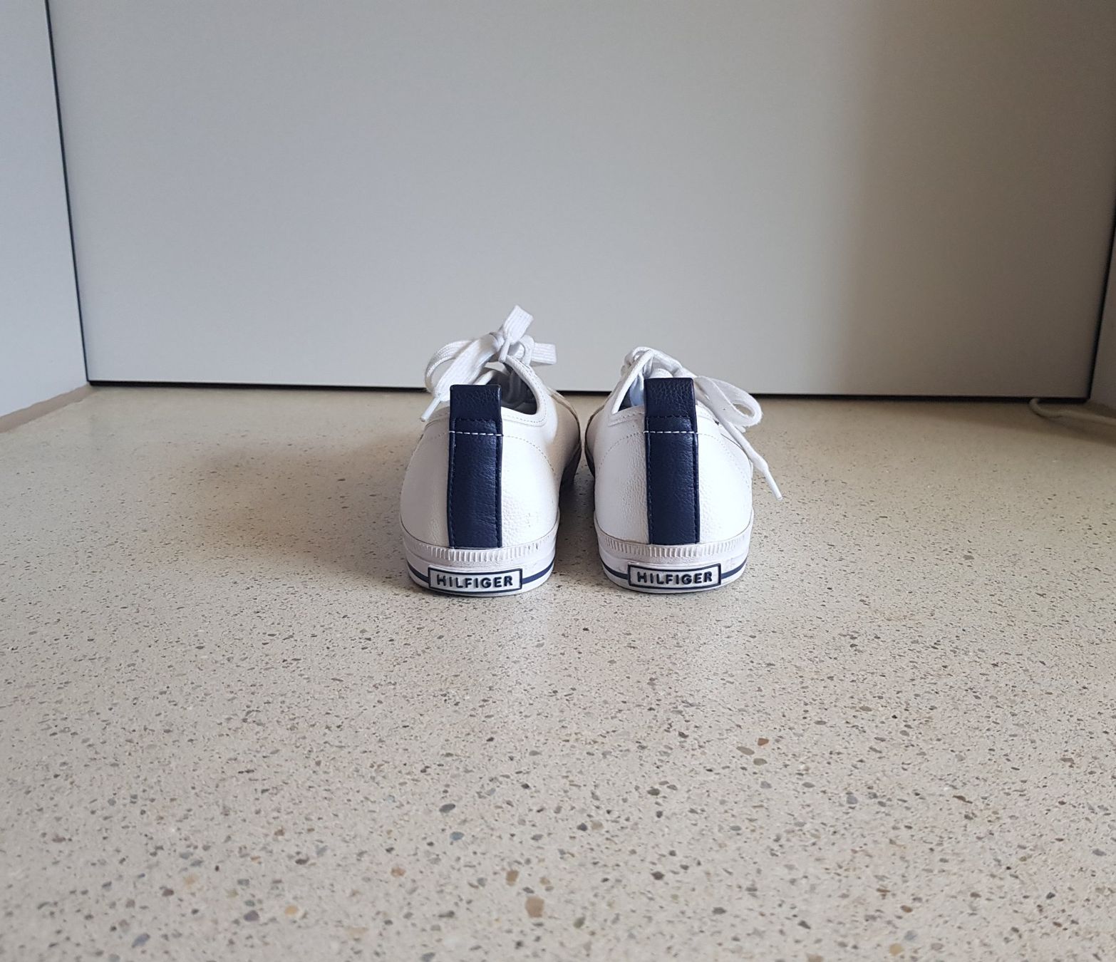 Tommy Hilfiger Scarpe da donna: Thommy Hilfiger Leder Sneaker Grösse 41 – Usato da Basel venduto da Birs868 2