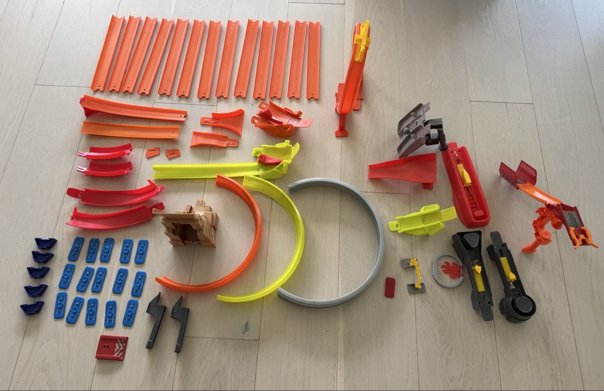Hot Wheels Giocattoli: Hotwheels Tracks Set – Usato da Zug venduto da Rich03 3