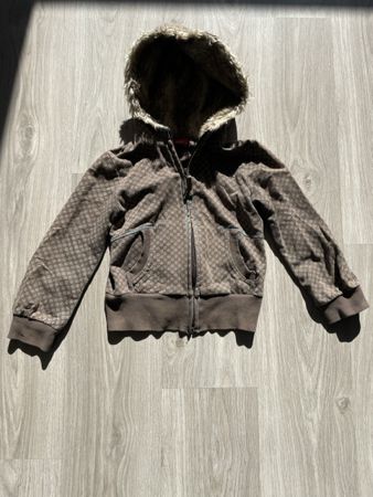 Pullover mit Kapuze, Grösse 136, Top Zustand!