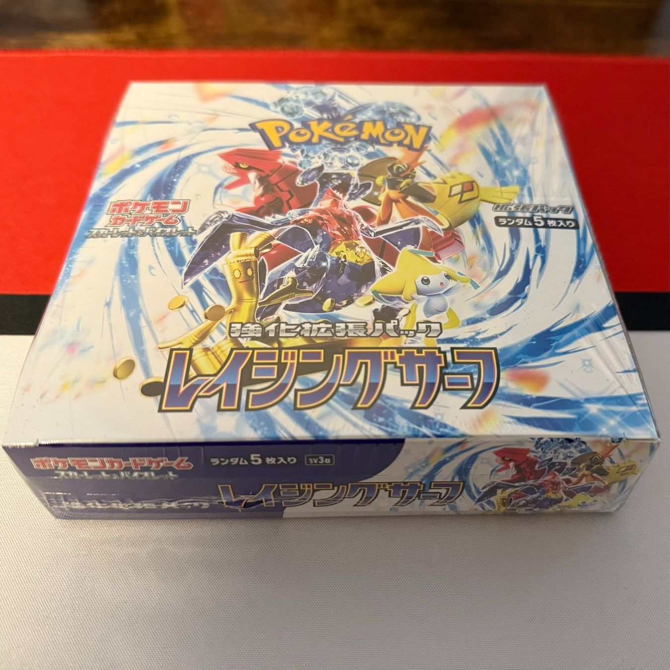 Pokémon Carte collezionabili: Pokémon Raging Surf Display sv3a – Nuovo e nell'imballaggio originale da Feuerthalen venduto da Plazatoys 1
