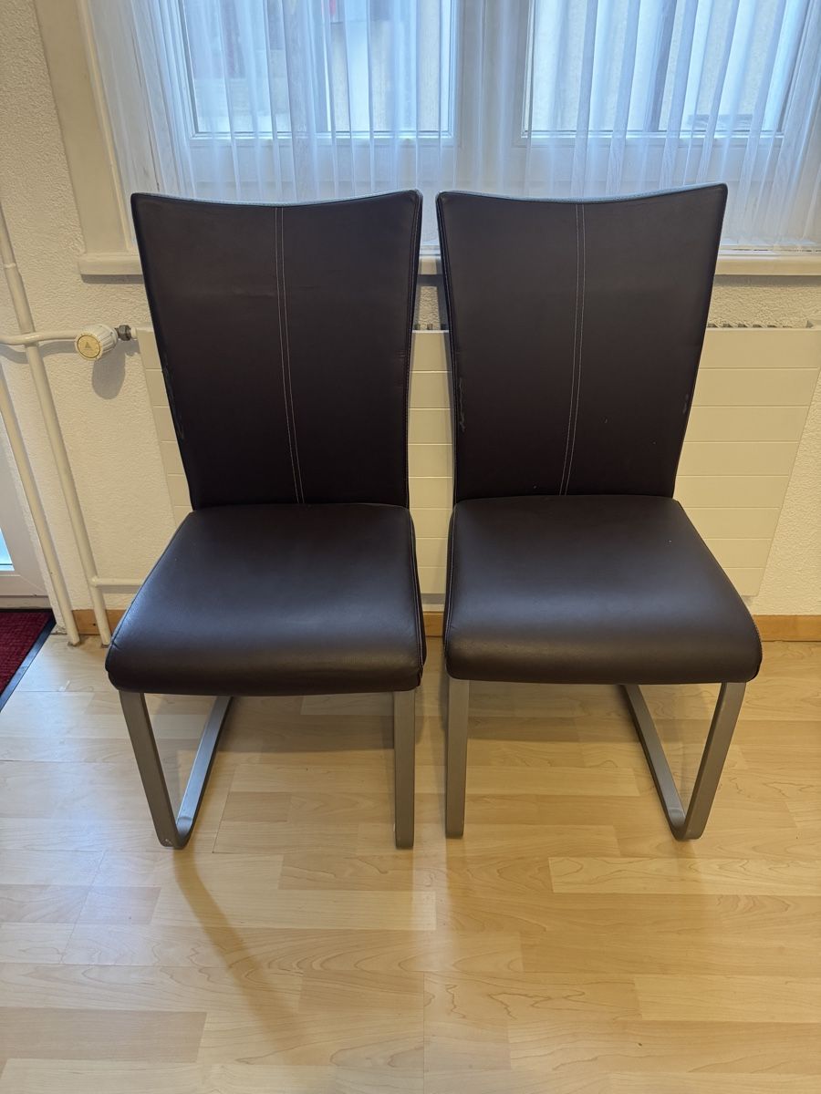 Chaises: 2 Stühle braun Kunstleder – D'occasion à Ruggell par Forrer1000