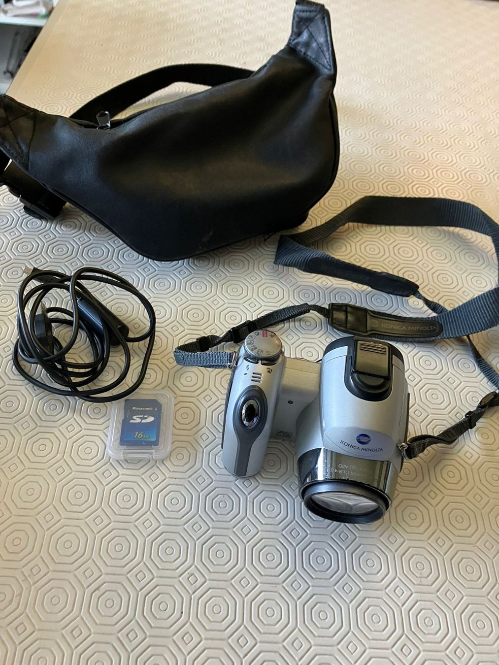 Konica Kamera: Fotocamera digitale Konica Minolta Dimage Z3 – Gebraucht aus Melano von H-Sara