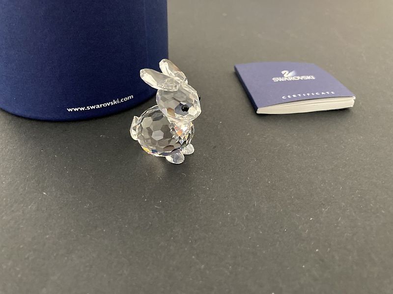 Swarovski Statuette: lepre seduta mini 014849 – Nuovo e nell'imballaggio originale da Airolo venduto da Hmagnum