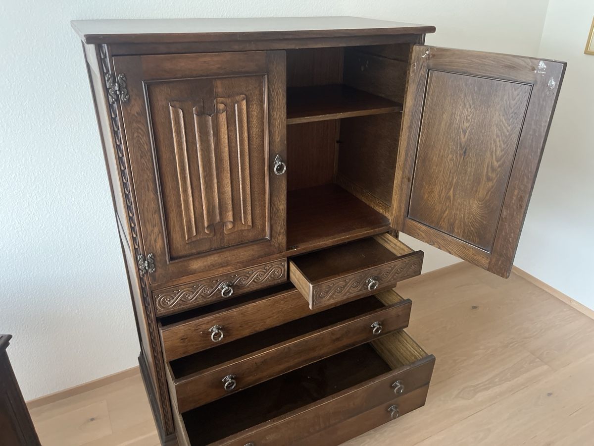 Set di tavolo e panche: Antiker Schreitisch mit Schrank – Usato da Münsingen venduto da mst311 4