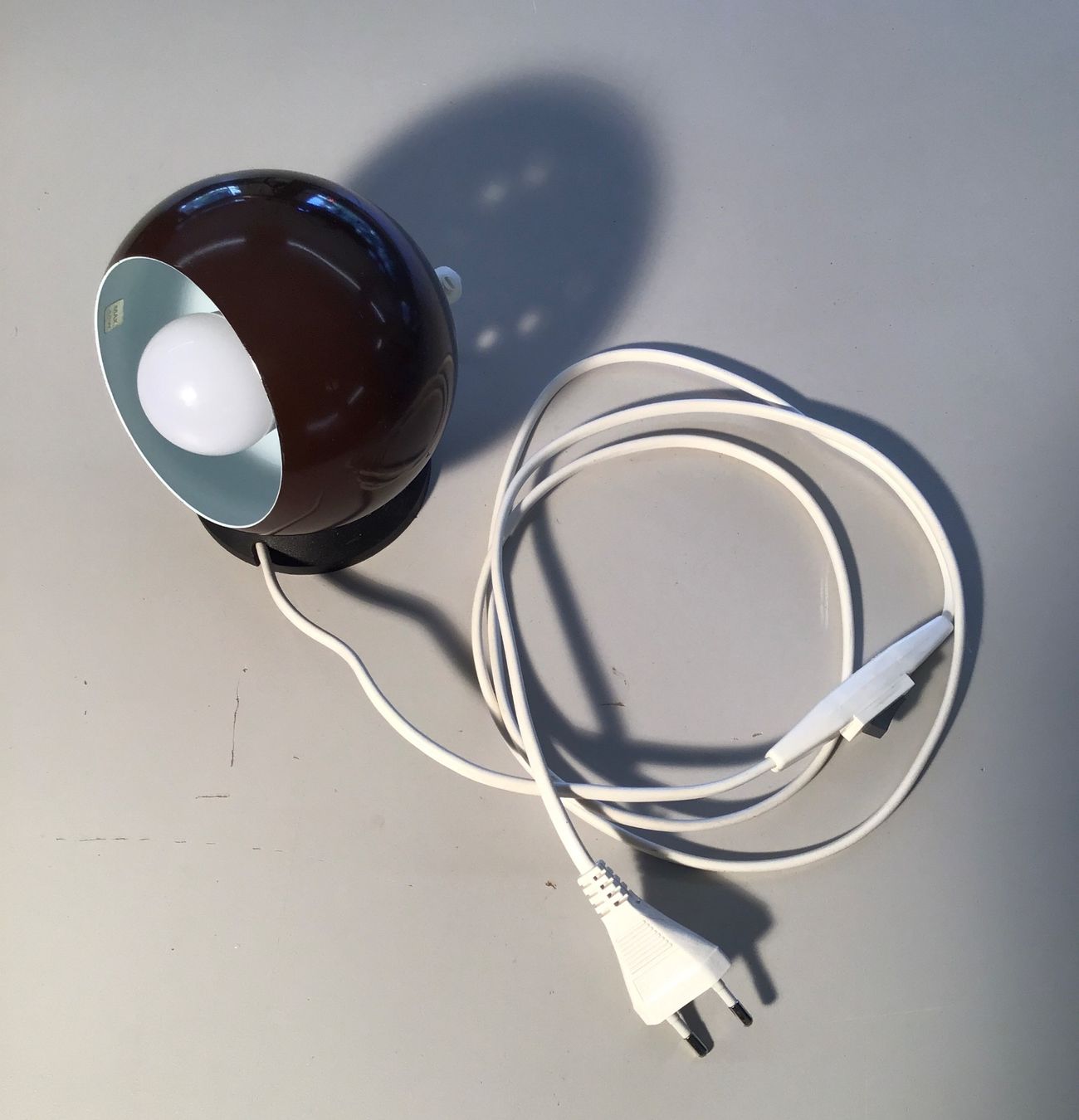 Lampen: Tischlampe braun kugelförmig – Gebraucht aus Dübendorf von sdbu-frappant 1