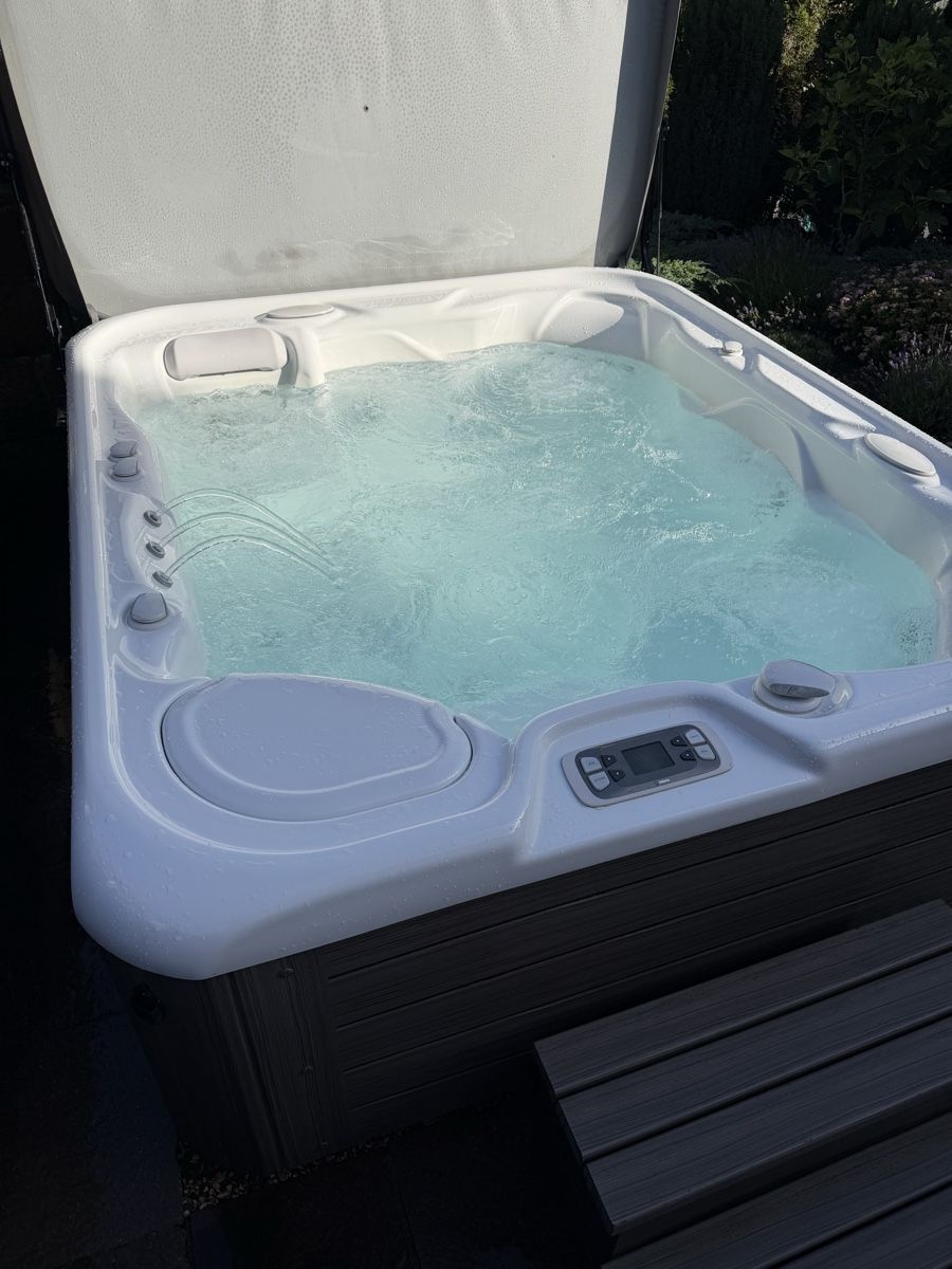 Bains à remous: Hotspring jacuzzi  – D'occasion à Triesen par Fredericgarde 4