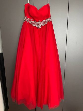 Trägerloses rotes Abendkleid