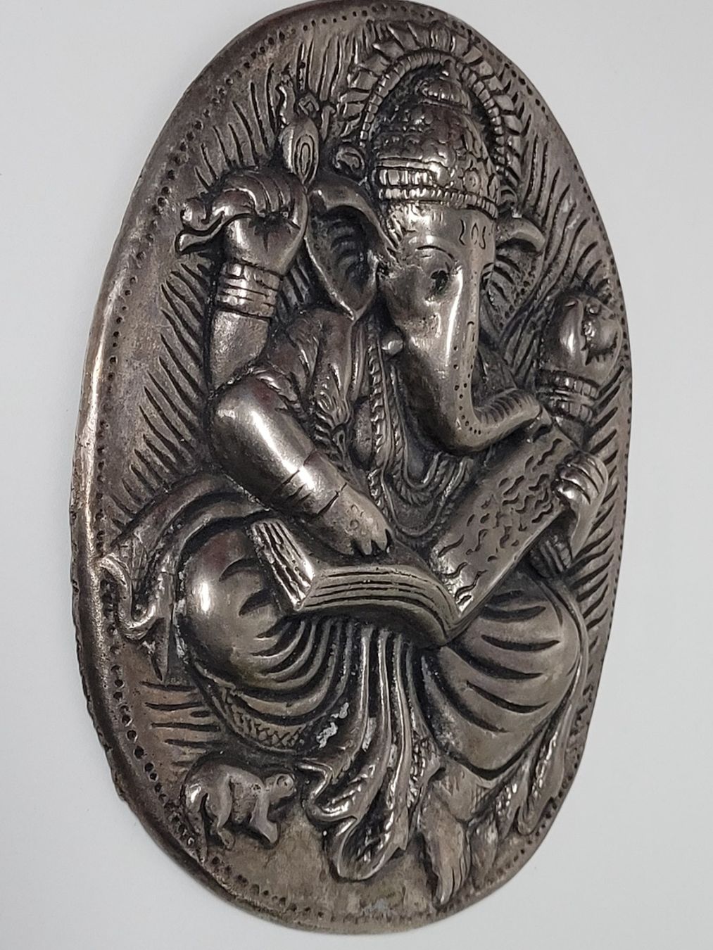Tutte le decorazioni: Ganesha Walldecor Metall silberfarbig – Usato da Zofingen venduto da Loop_ReSale