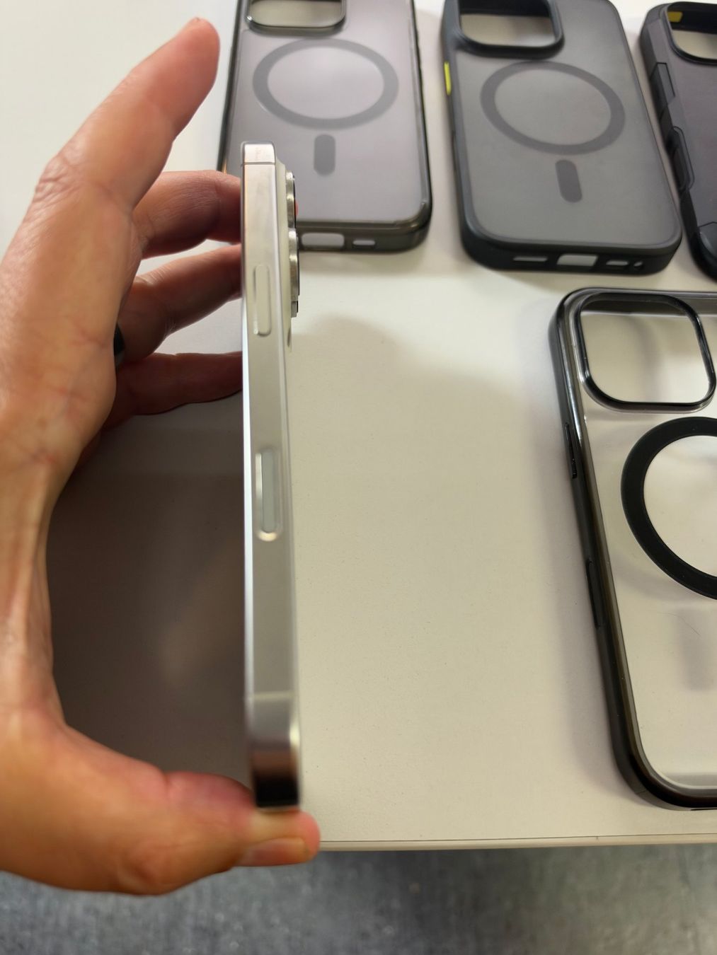 Apple Telefoni cellulari / Smartphones: iPhone 16 Pro 256 GB Titane Blanc – Usato da Basse-Nendaz venduto da maytainf 3
