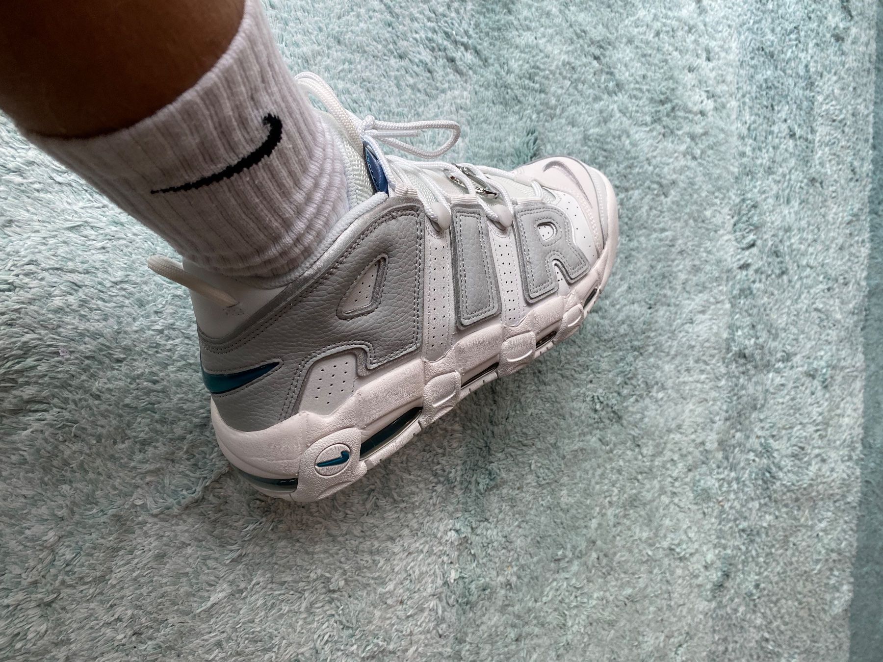 Nike Herrenschuhe: Nike More Uptempo FLS – Neu und originalverpackt aus Widnau von Streetclothing 1