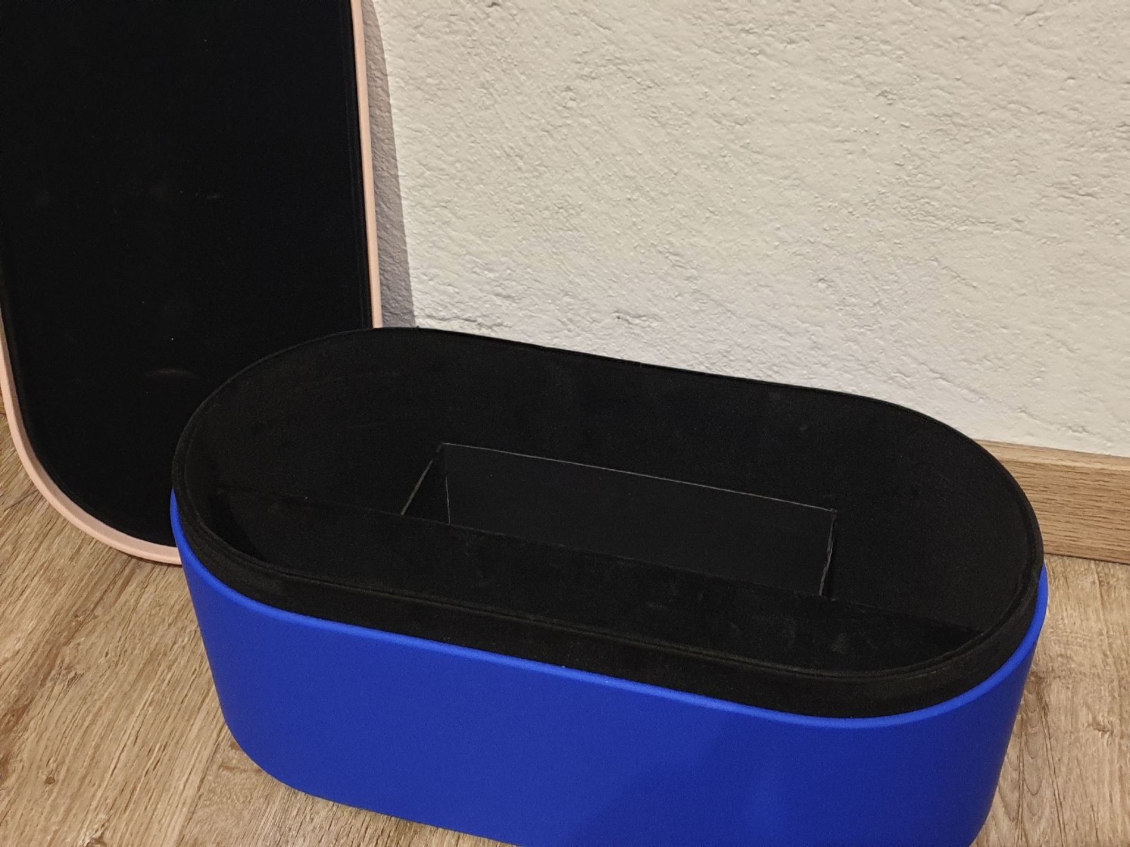 Lettini & sedie per cosmetici: Box Dyson Blau Zubehor Haar oder Kosmetik – Usato da Saxonne (Ayent) venduto da SnowRoof 2