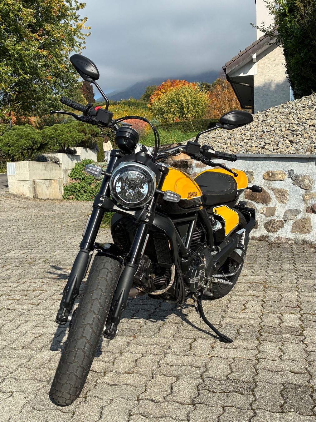 Ducati Strada: Ducati Scrambler Full Throttle jaune, parfait état – Usato da La Tour-de-Peilz venduto da dbu_kml8 2