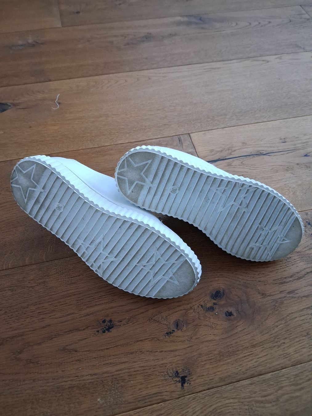Scarpe per ragazze: Weisse Sneacker, Grösse 36, Top Zustand! – Usato da Roggliswil venduto da buechi82 1