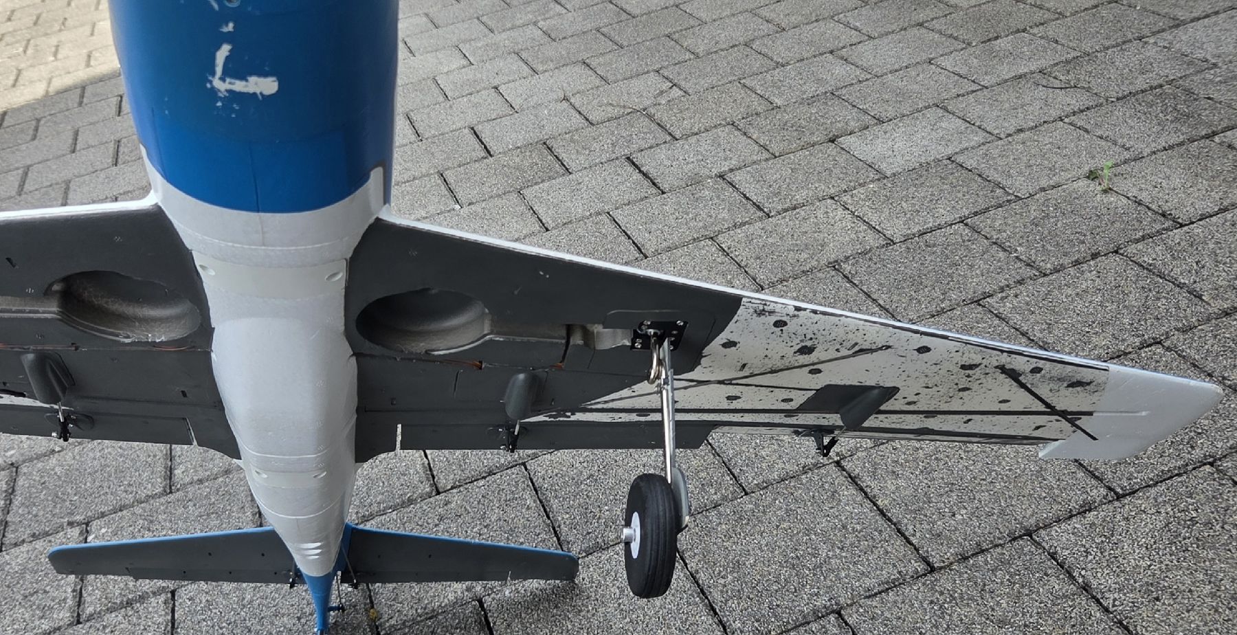 E-Flite RC Kits de montage: E-Flite V1200 Modellflugzeug – D'occasion à Brislach par Romat 7