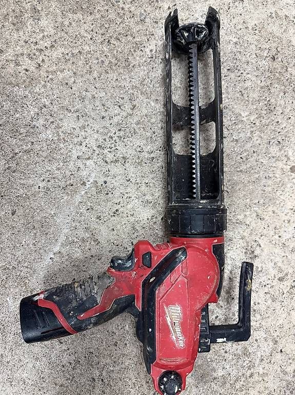 Milwaukee Tutti gli attrezzi: Milwaukee M12 Kartuschenpresse PCG – Usato da Hilterfingen venduto da bes_kvx6