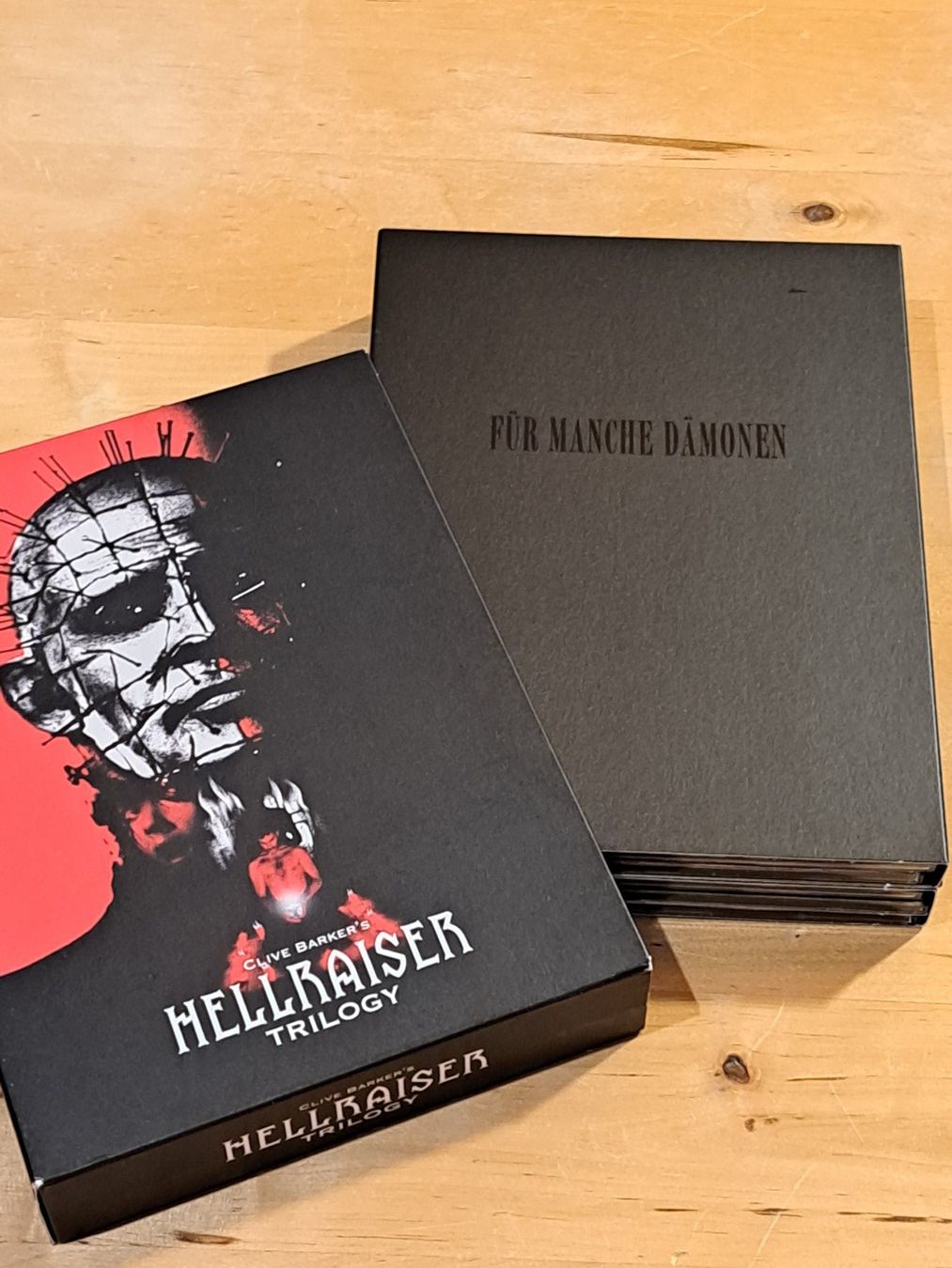 Tutti i DVDs: Clive Barker's HELLRAISER Trilogy, Boxset mit 5 Discs, UNCUT – Nuovo (secondo la descrizione) da Unterseen venduto da Kanica 2