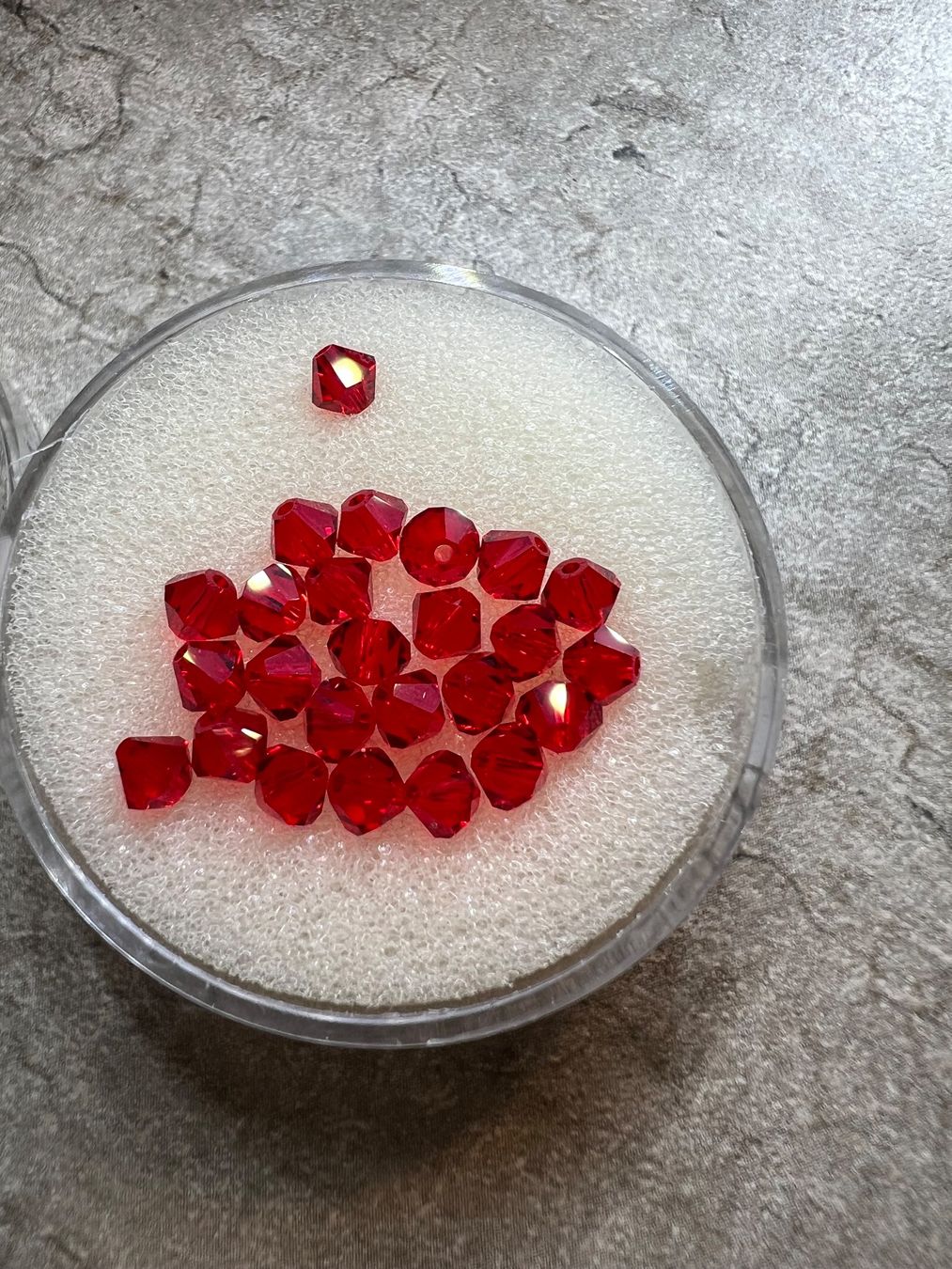 Perles (synthétiques): Swarovski Perlen 4mm – Neuf avec emballage d'origine à Stein AG par Anastasia_Asya