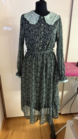 Süsses Kleid mit Spitzenkragen gr 38