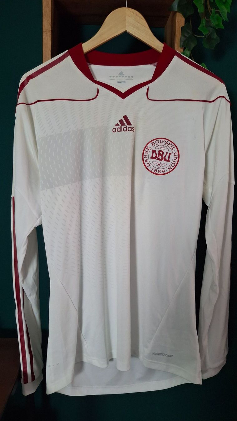 Adidas Canottiere & Pantaloni: Danemark player version world cup 2010 puma – Usato da Yverdon-les-Bains venduto da flo_8fgr