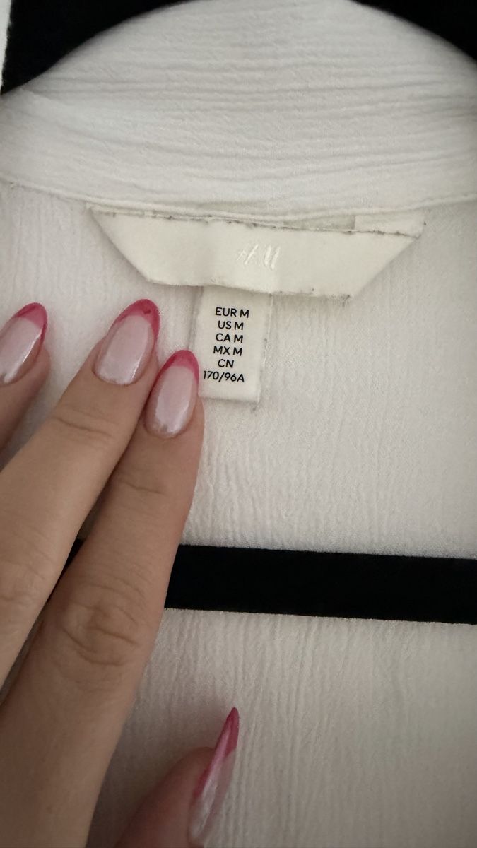 H&M Blusen: Luftige Cropbluse H&M – Gebraucht aus Rafz von reginadi99 1