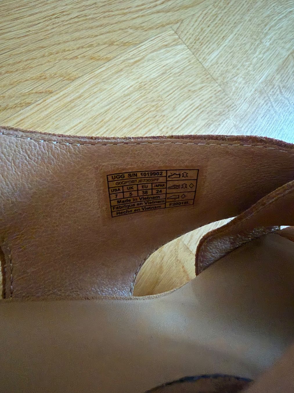Ugg Chaussures femmes: Sandalen mit Keilabsatz – Neuf (Voir description) à Zürich par oli_9dhs 3