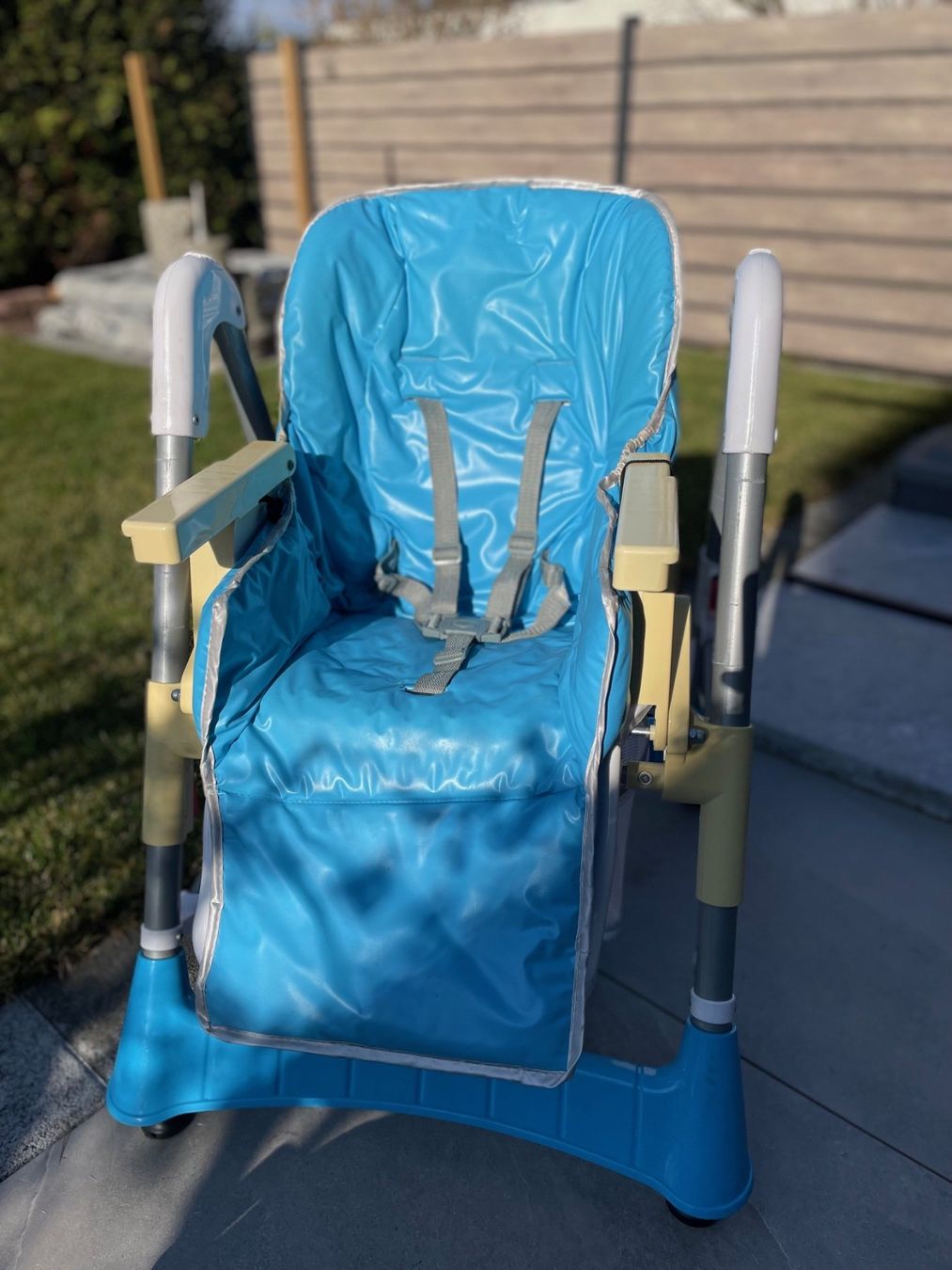 Seggioloni: Kinderhochstuhl mit Tablett – Usato da Lachen SZ venduto da IH2000 1