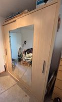 Kleiderschrank / Schiebetür