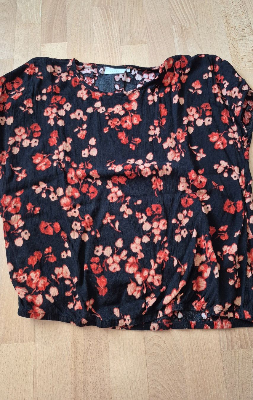 T-shirt: 3 T Shirt von Kaffe KAlokia Bluse – Usato da Beromünster venduto da Sternli8 3