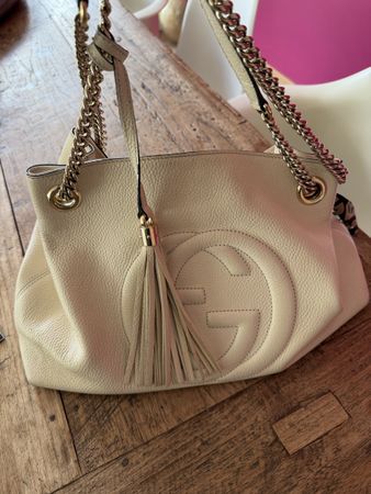 Gucci Schultertasche Leder beige mit Kette und Quaste