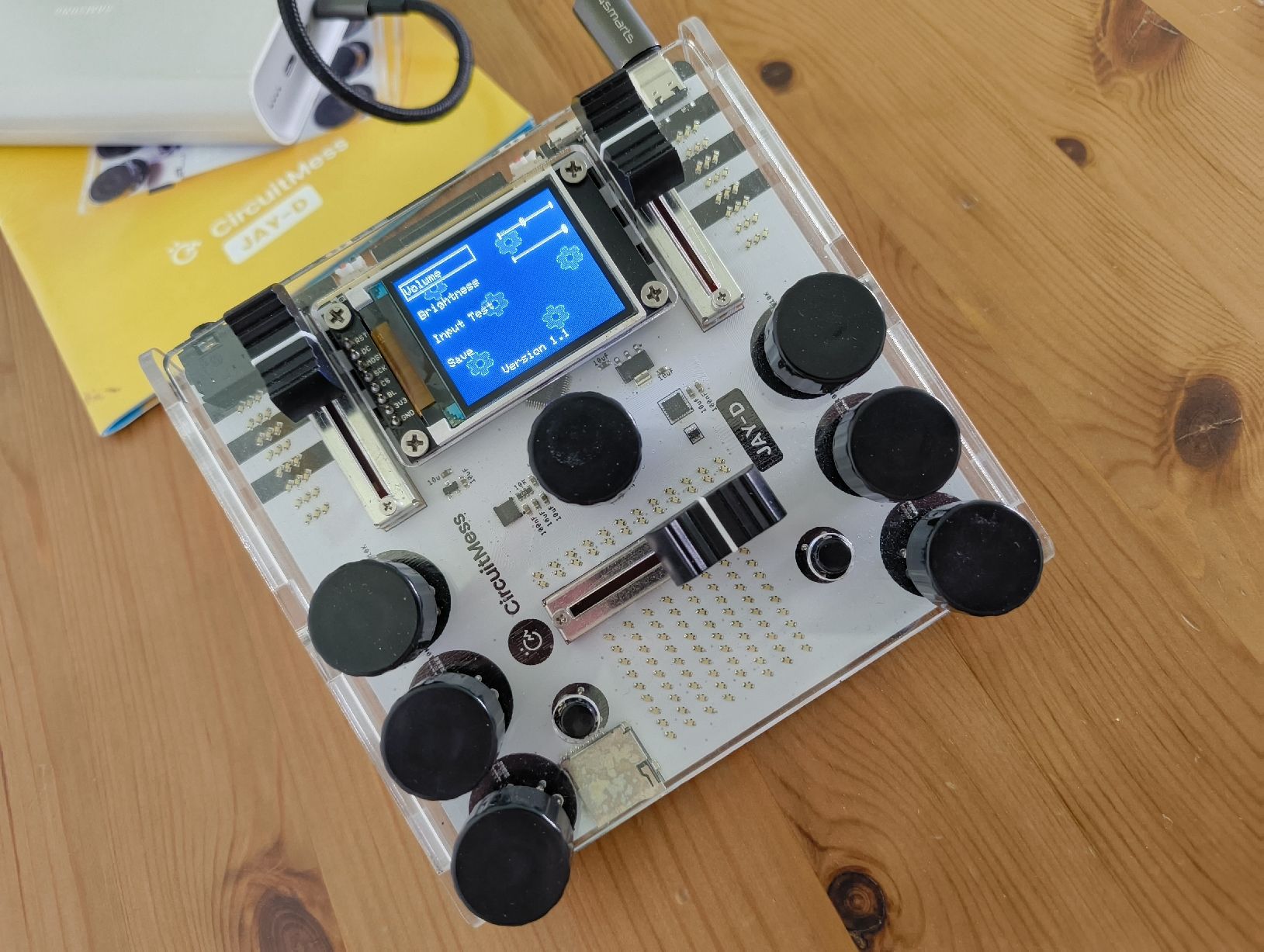 Console di mixaggio: CirquitMess Jay-D DJ Controller / Player – Usato da Unterkulm venduto da mili0908 4