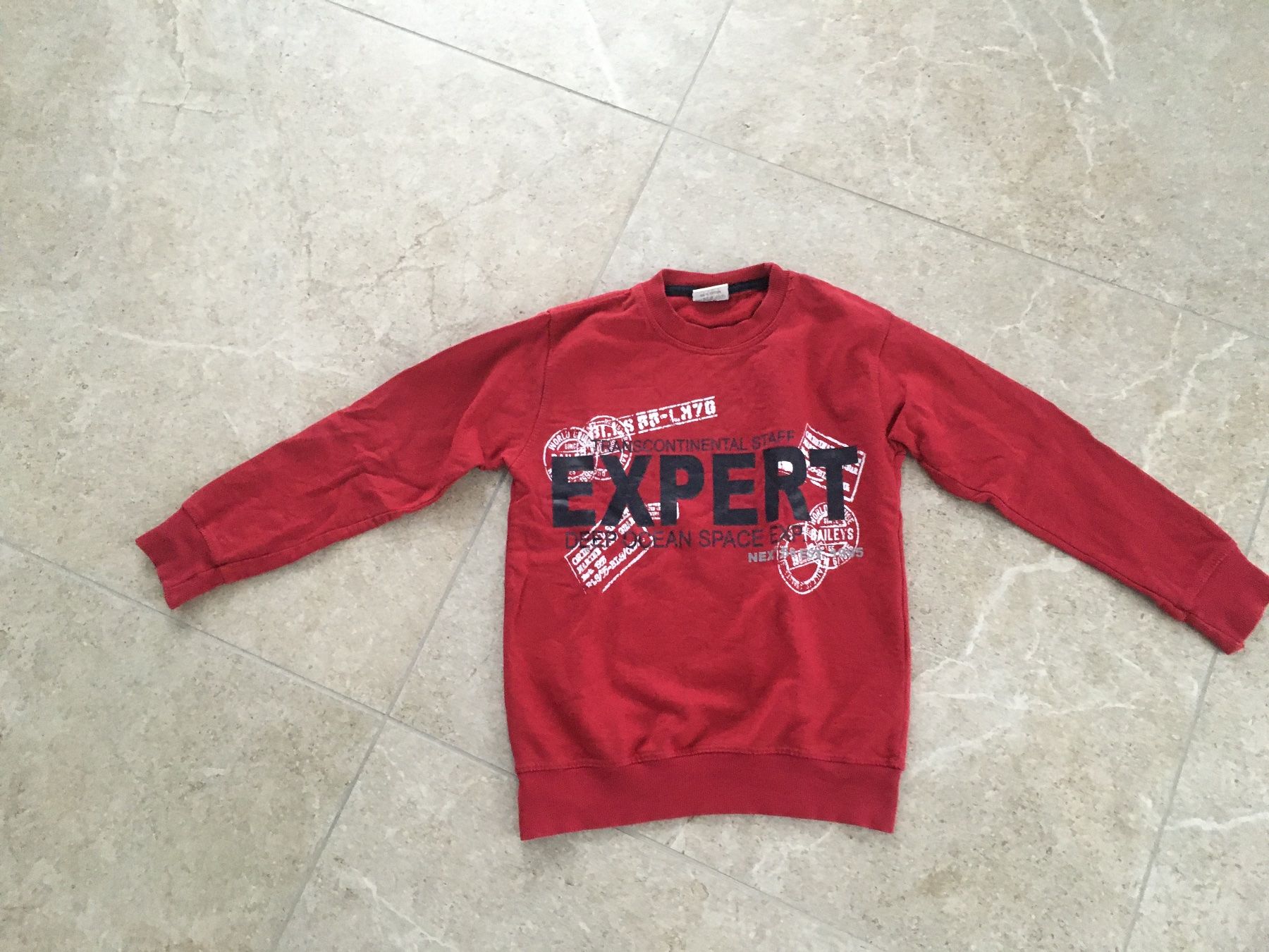 Pulls et sweat-shirts: Roter Pulli Gr. 116 von Nex – D'occasion à Gächlingen par Tara_devi