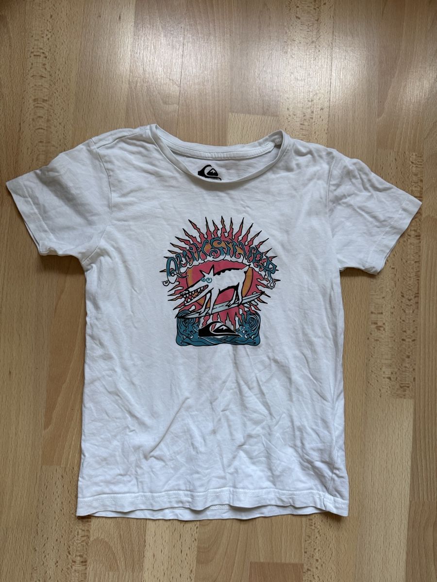 Quiksilver Hemden, T-Shirts & Polos: Quiksilver Tshirt Gr.122 – Gebraucht aus Kappelen von nicole.vaucher