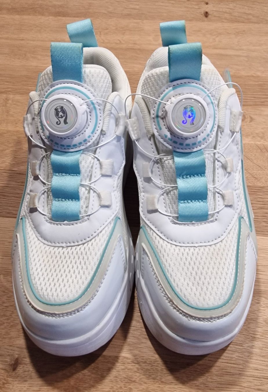 Pattini in linea & Pattini a rotelle: lässige Mädchen Turnschuhe mit vier Rollen - Gr. 34 – Usato da Fällanden venduto da zeno01 1