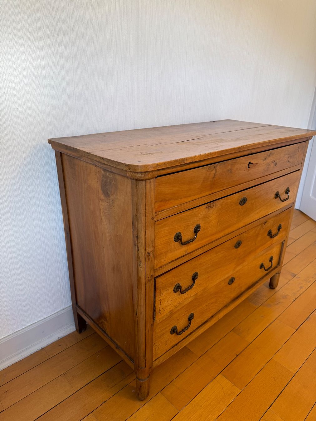 Cassettiere: Très jolie commode rustique 19ème, noyer massif – Usato da Basel venduto da fario2011 4