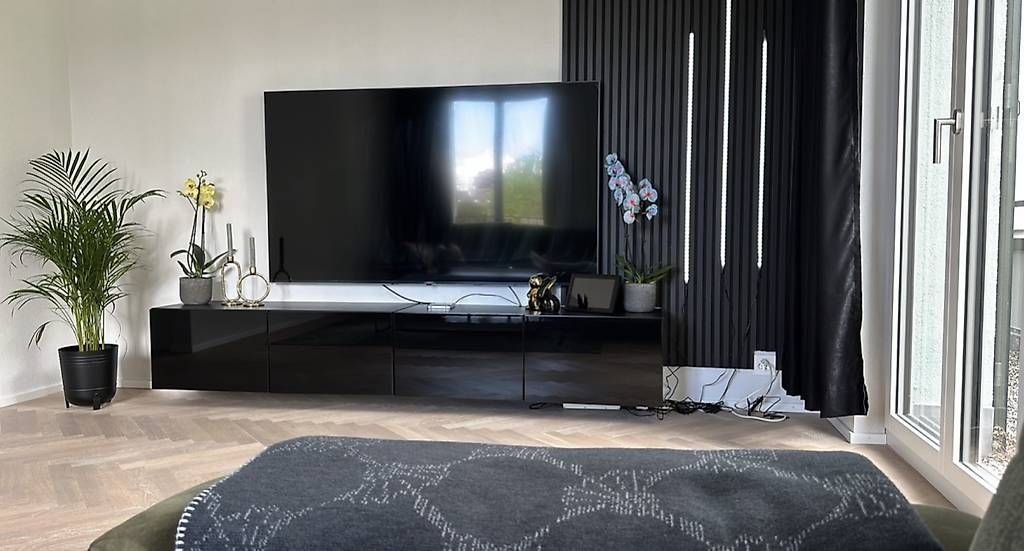 Mobili TV: Tv Sideboard mit Wandpaneelen &LED – Usato da Aarburg venduto da katarinap.92