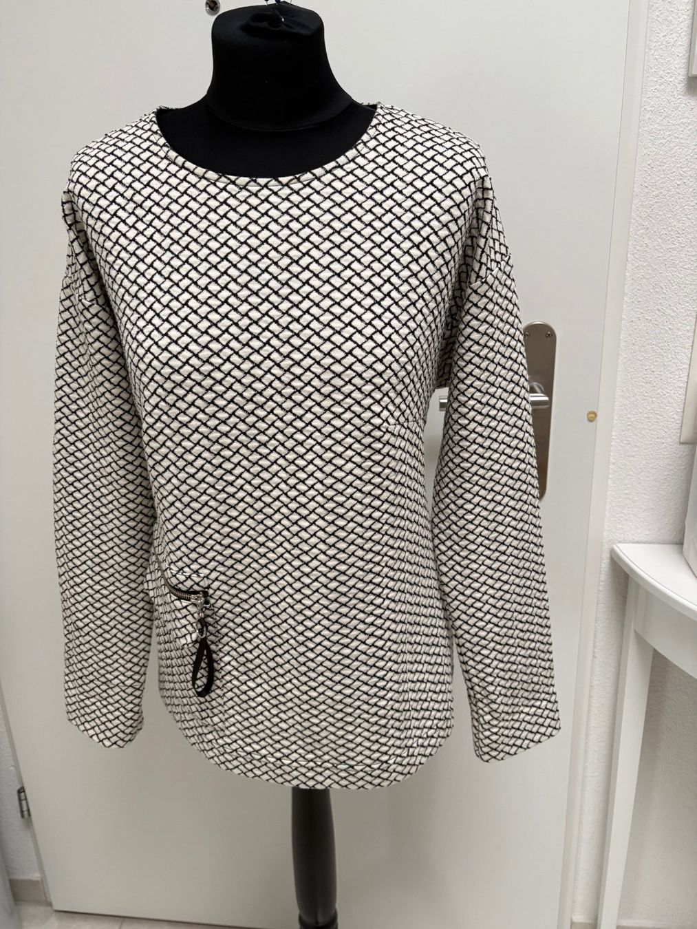 Maglioni & Felpe: Pullover , Schachbrettmuster, schwarz/beige Gr. 38 – Nuovo (secondo la descrizione) da Glattpark (Opfikon) venduto da Pangie 1