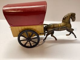 Antike Blechkutsche mit Pferd