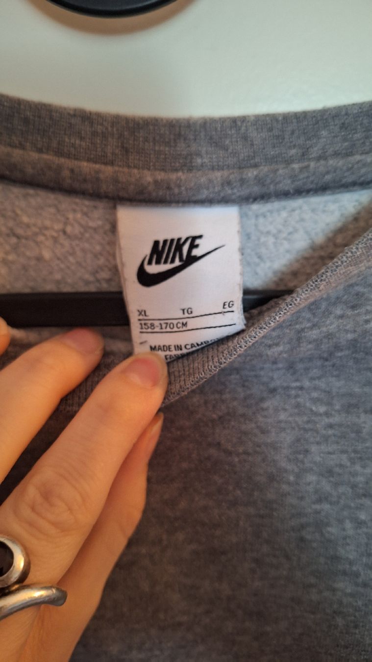 Nike Pulls et sweat-shirts: Nike Pullover grau – D'occasion à Winterthur par _lxeah 3