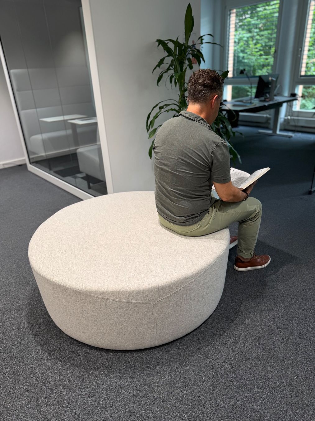 Sofas: RIM Stones Taburett / Sitzmöbel – Neu (gemäss Beschreibung) aus Glattbrugg von Preform