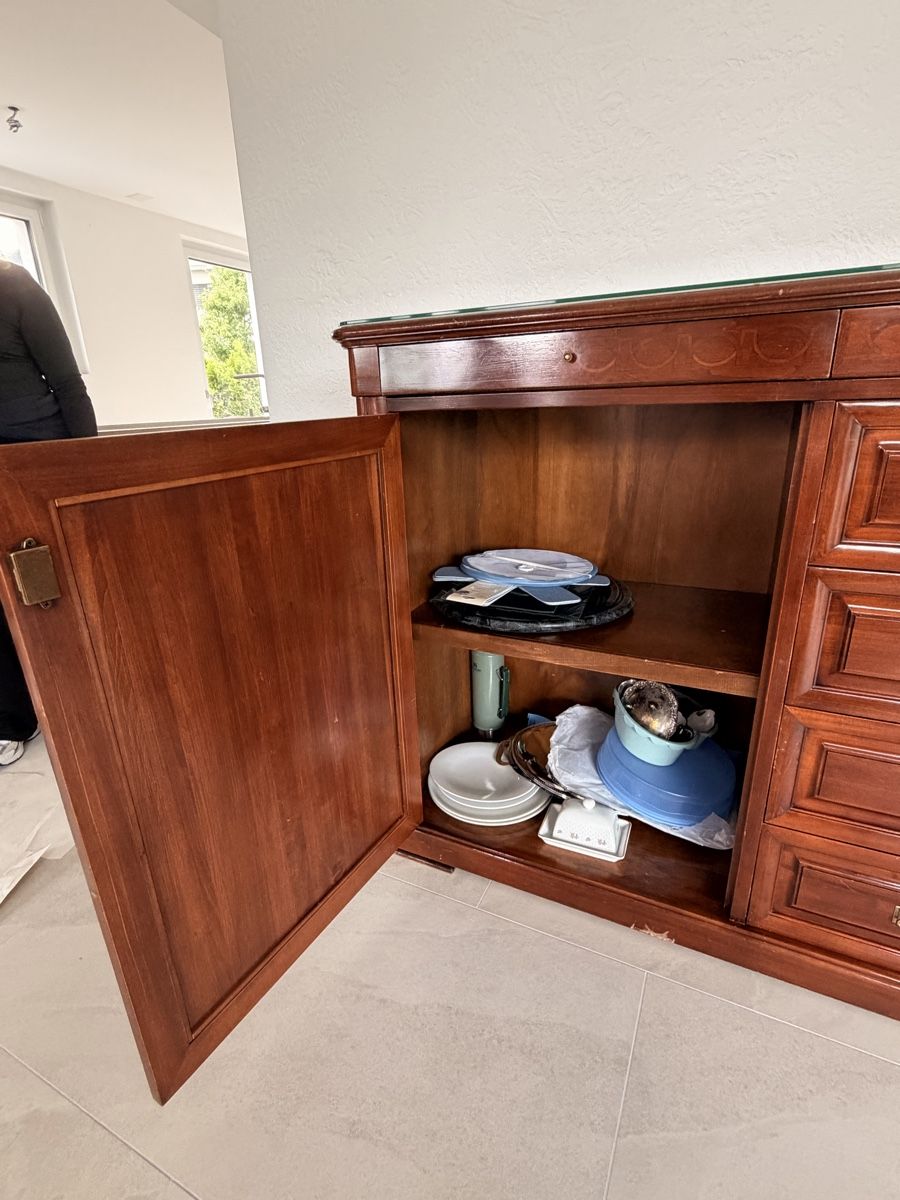 Credenze: Antike Buffetschrank Kirschholz massiv Glasplatte – Usato da Boll venduto da selmi.n 1