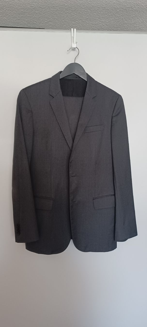 Hugo Boss Completi: Suit Hugo Boss, size S, slim – Usato da Gstaad venduto da sasha0270