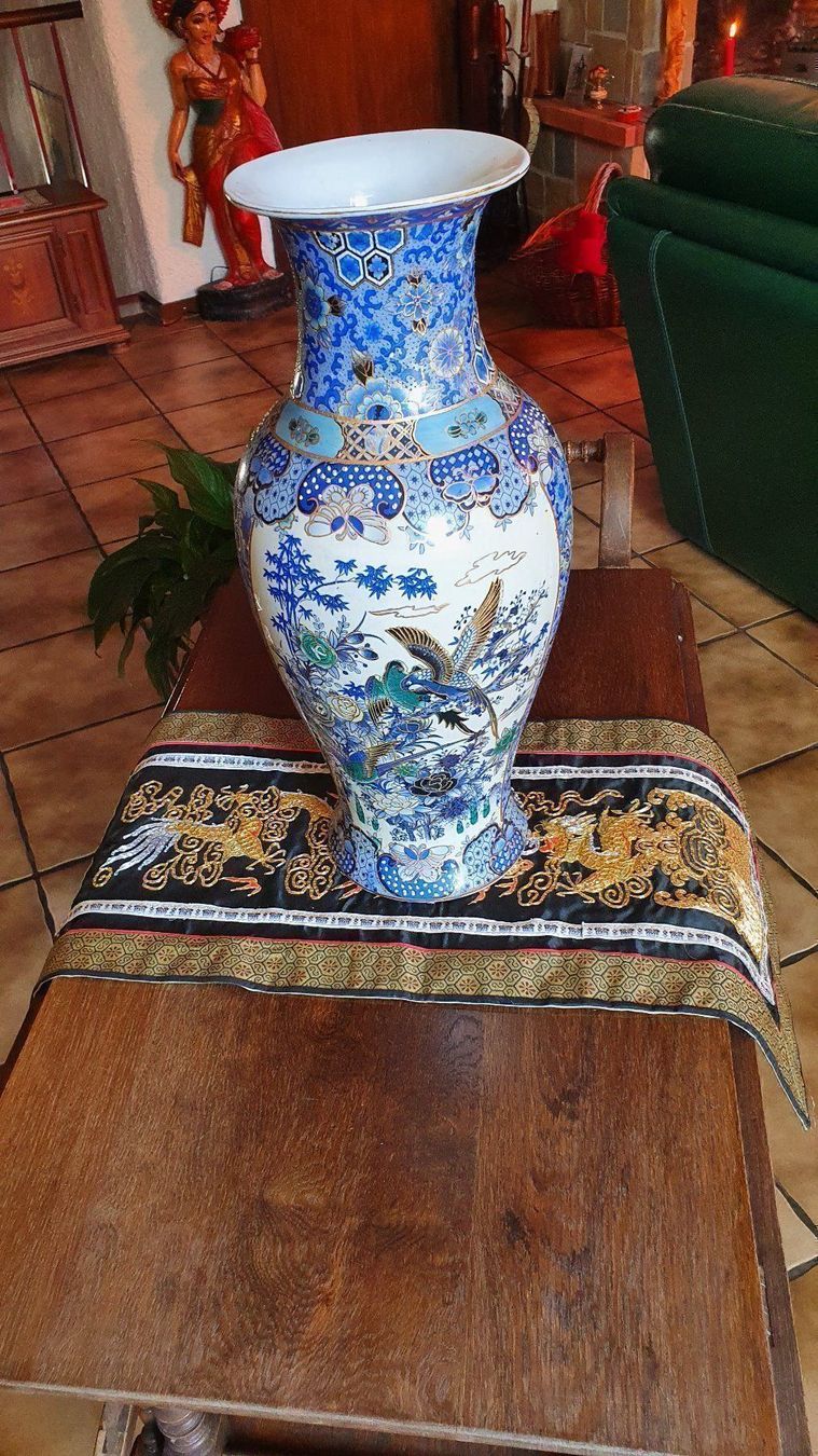 Vasi & Recipienti: vase chinois haut. 45cm. décor en relief – Usato da La Chaux-de-Fonds venduto da 4929