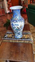 vase chinois haut. 45cm. décor en relief