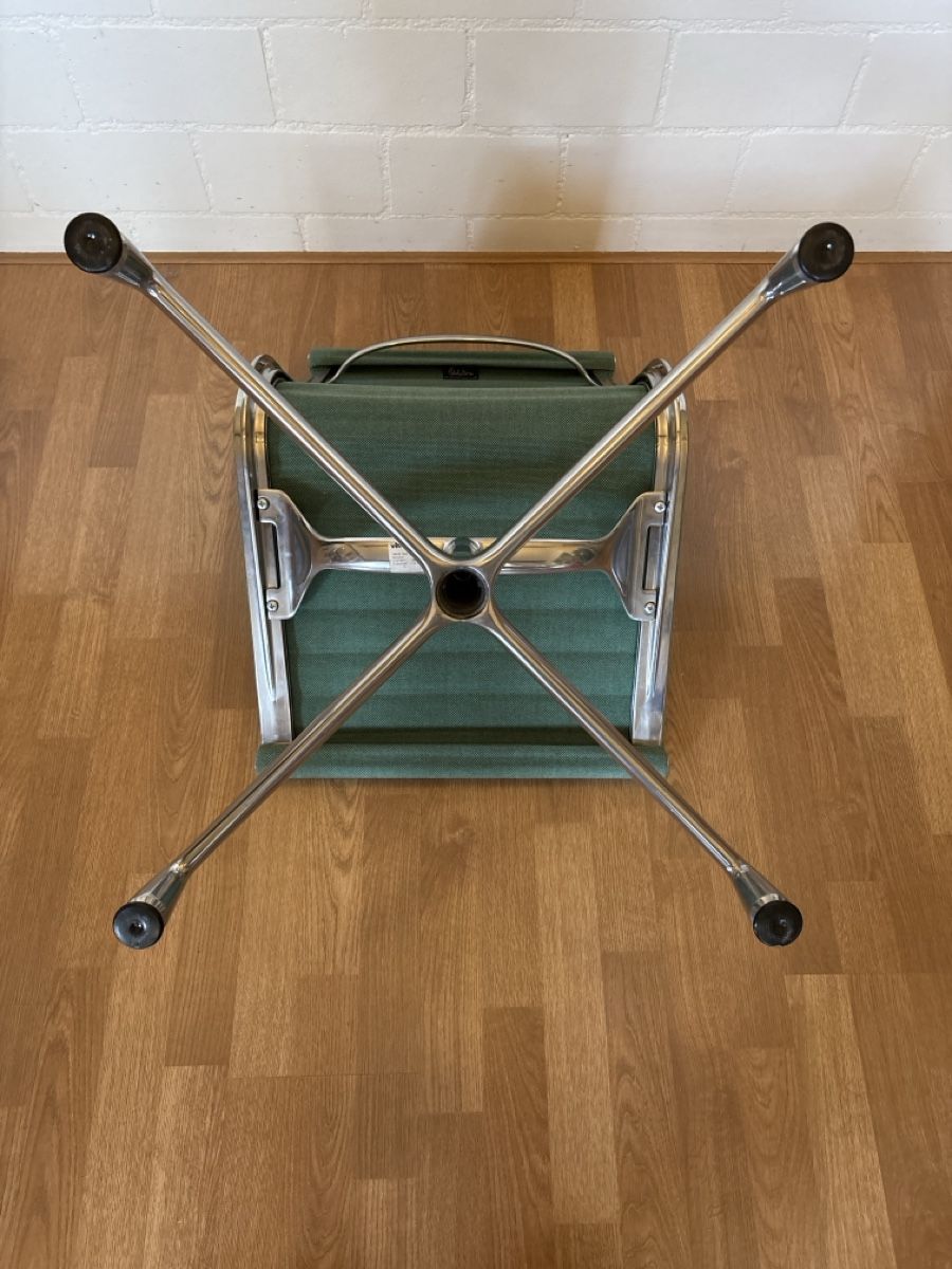Vitra Sedie: Vitra Eames Alu Chair – Usato da Basel venduto da magnummarine 4