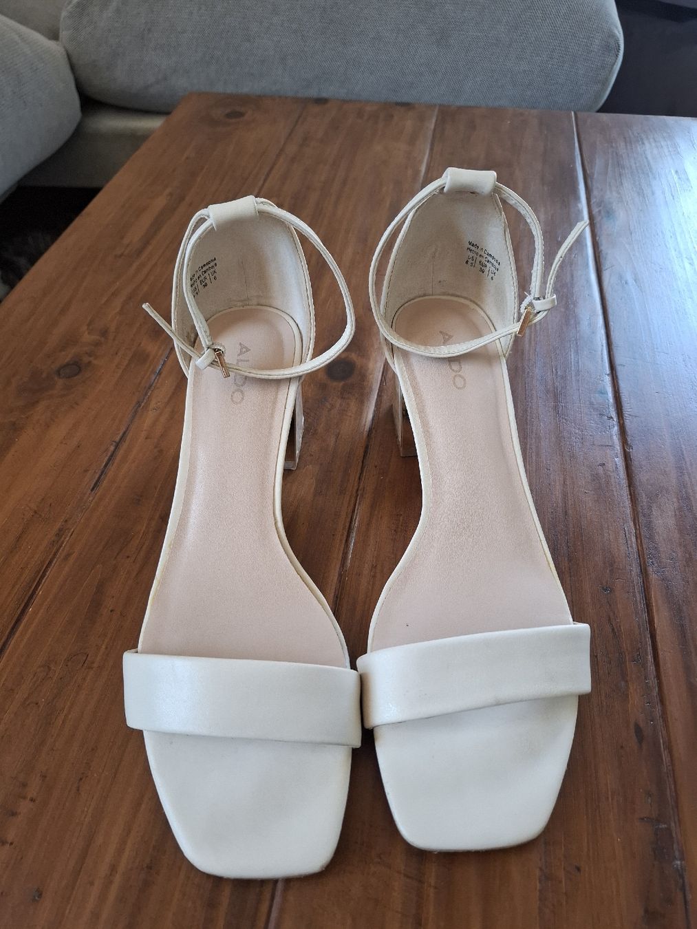 Aldo Scarpe da donna: Sandales Aldo crème taille 39  – Usato da Neuchâtel venduto da FloKo88