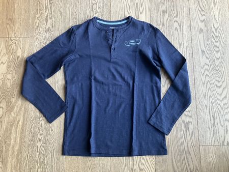 Dunkelblaues Langarmshirt 164