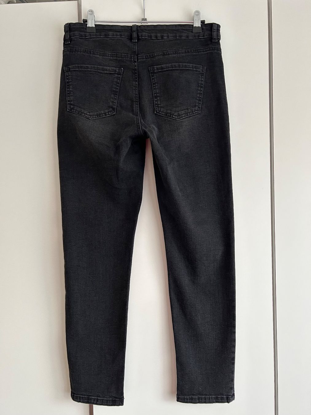 Jeans: Coole schwarze Jeans mit Strass-Steinen – Usato da Bern venduto da Smile-2707 2