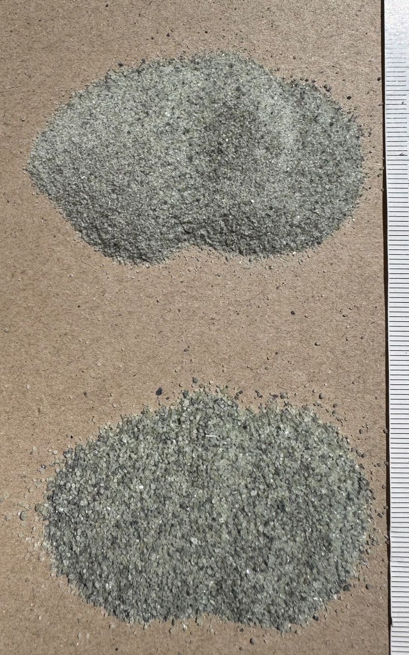 Pietre & tegole: Peridot. Olivin   extra  schön SAND    fein     DECO – Nuovo e nell'imballaggio originale da Leuggern venduto da gemshow 3